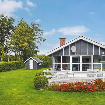 3 Bedroom Nice In Juelsminde